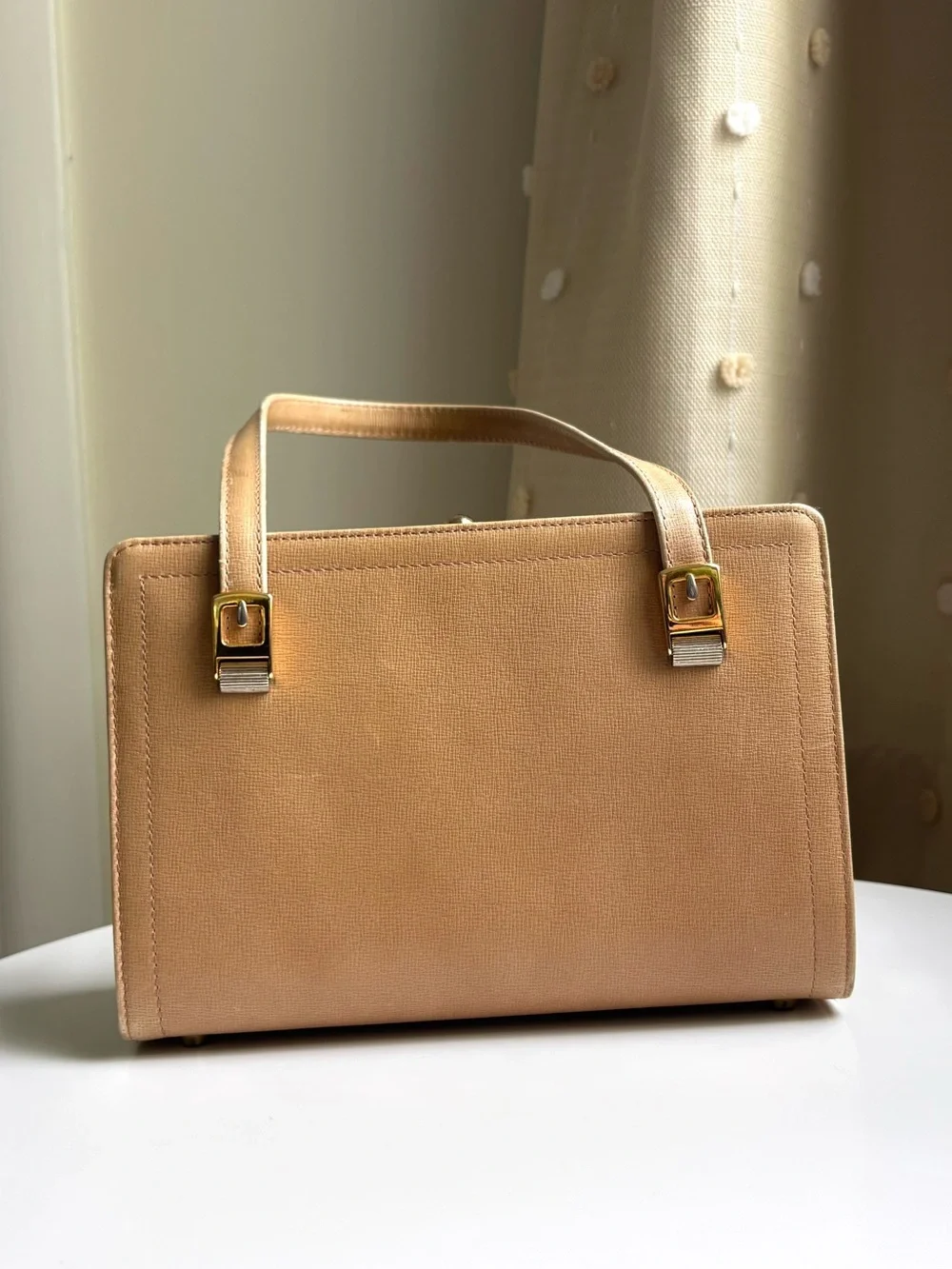 Vintage Koret Tan Leather Structured Shoulder Handbag Purse with Gold Hardware - Picture 9 of 13